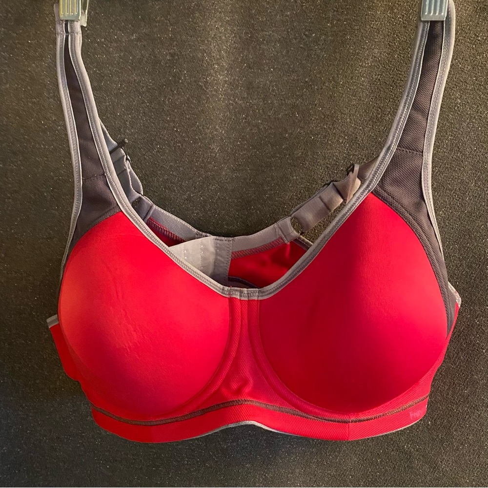 Freya Sonic Sports Bra 36C w/ underwire